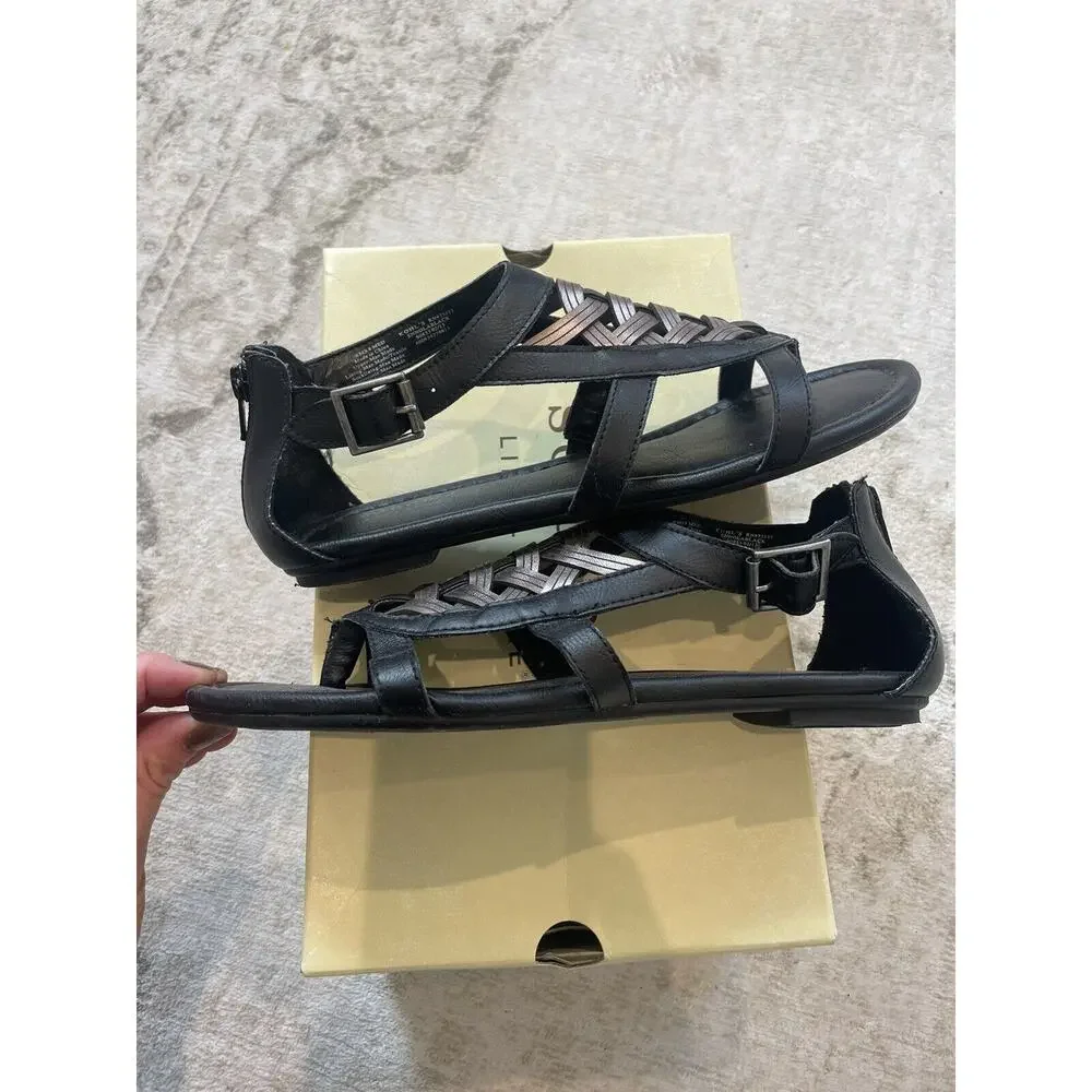 Kohls Sonoma Style Sandals Black Metallic Gray‎ Sz 8 Buckle Zip Close EUC W/ Box